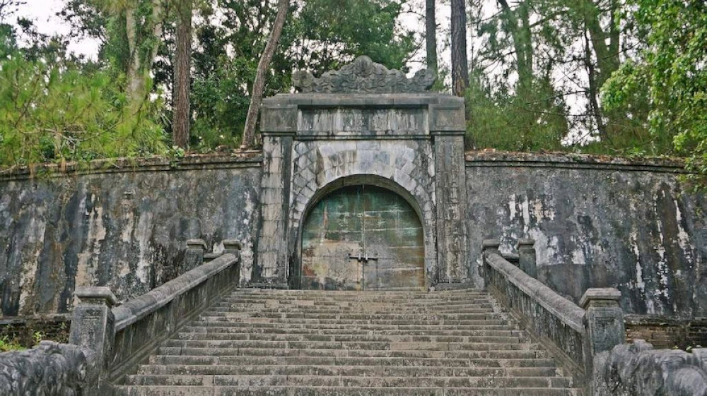 Visitors are not allowed to enter this area 